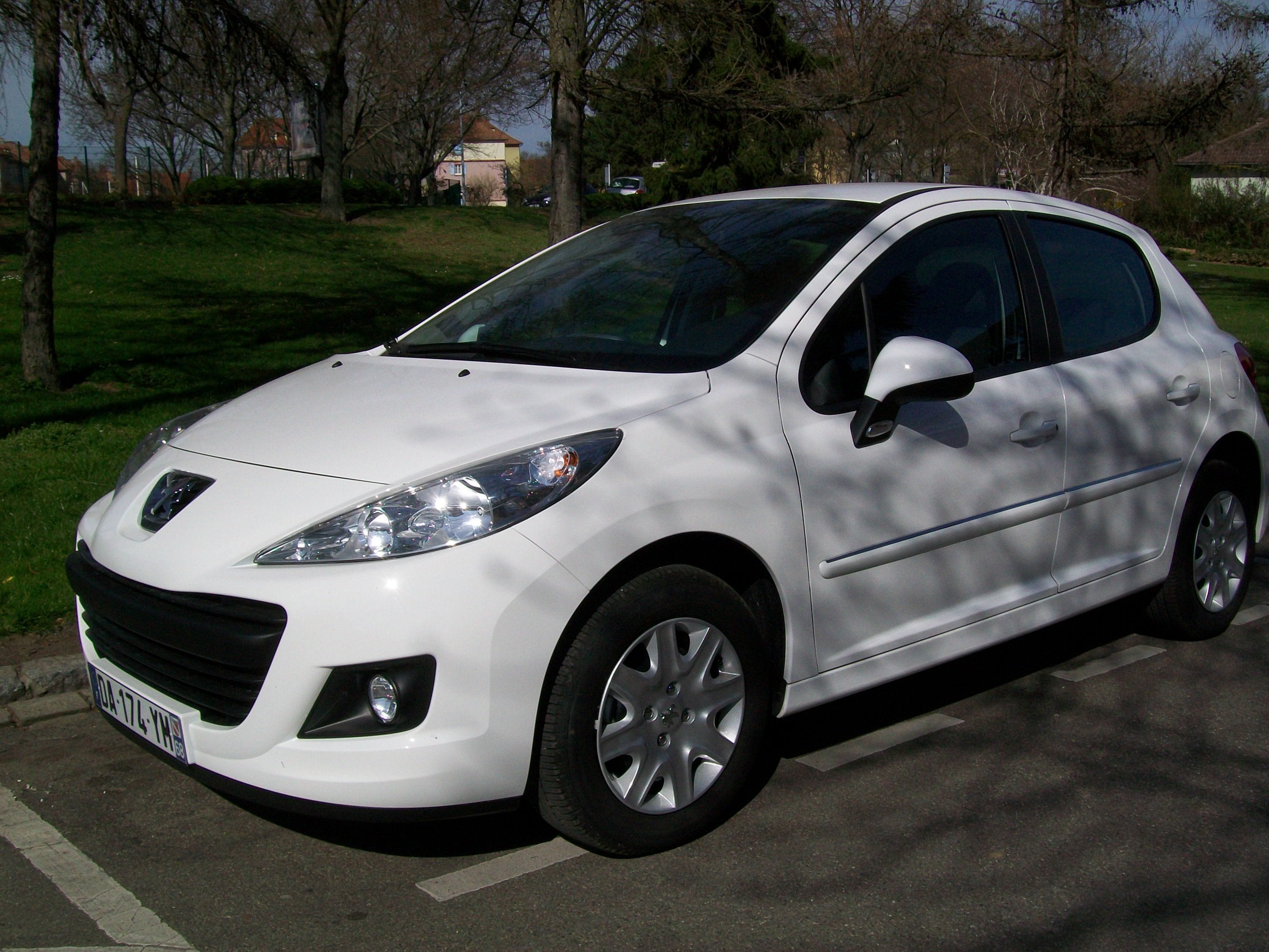 Peugeot 207 1.4L ESSENCE 5 PORTES, 2013, Essence 95