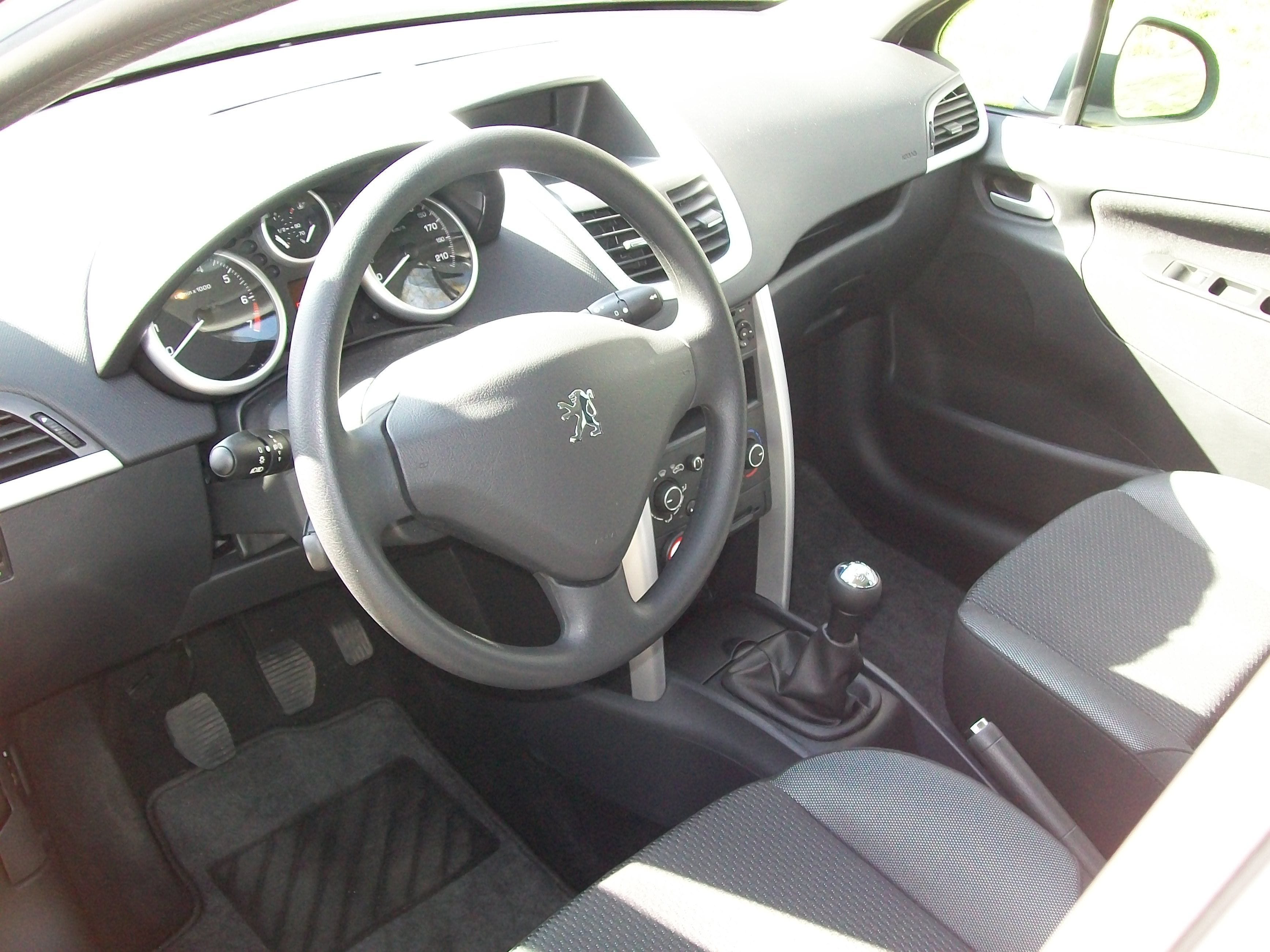 Peugeot 207 1.4L ESSENCE 5 PORTES avec Régulateur de vitesse