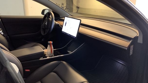 Tesla Model 3 med Skistativ