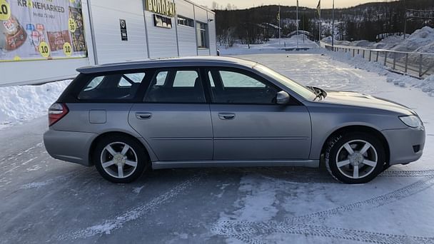 Subaru Legacy med Vinterdekk