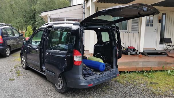 Ford Transit Courier Fourgon med Tilhengerfeste
