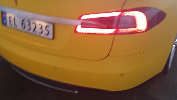 Tesla Model S med Lydinngang