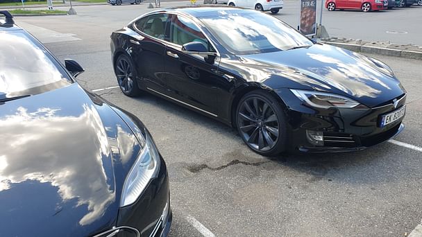 Tesla Model S 75D med Aircondition