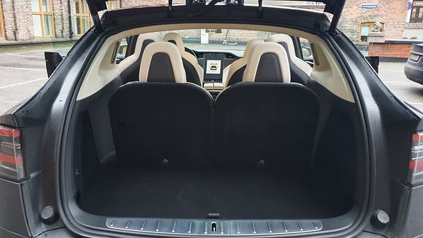 Tesla Model X med Tilhengerfeste
