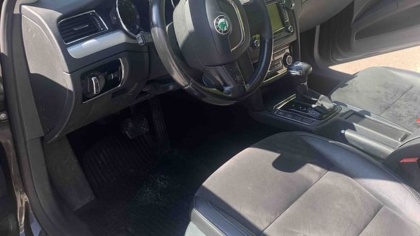 Skoda Superb Combi med Lydinngang