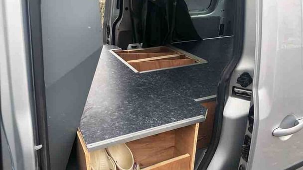Volkswagen Caddy Maxi med Skistativ