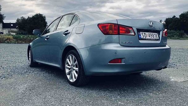 Lexus IS