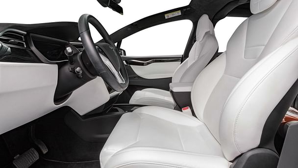 Tesla Model X med Lydinngang