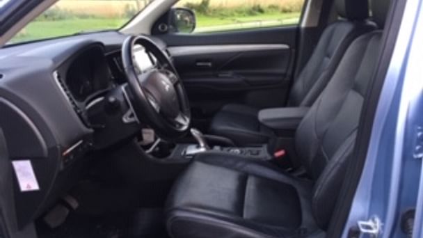 Mitsubishi Outlander med Lydinngang