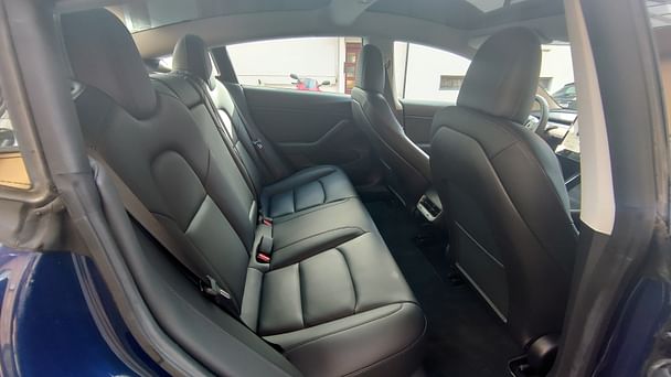 Tesla Model 3 med Lydinngang