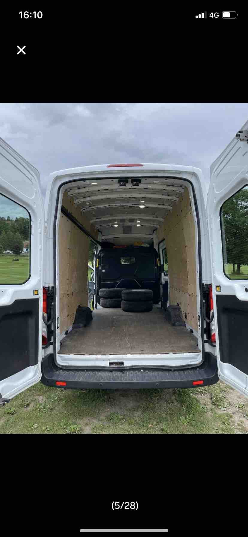 Ford Transit AWD con Entrada de Audio/iPod