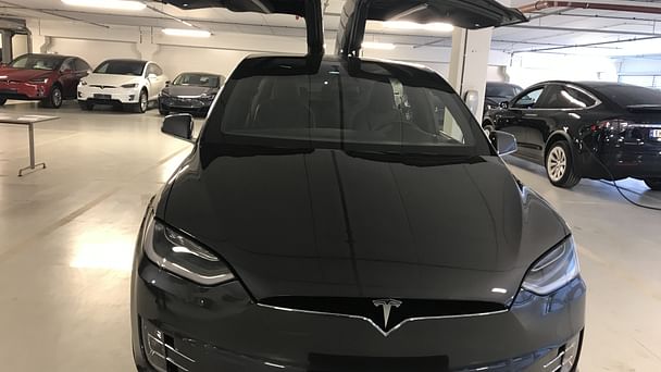 Tesla Model X med Lydinngang