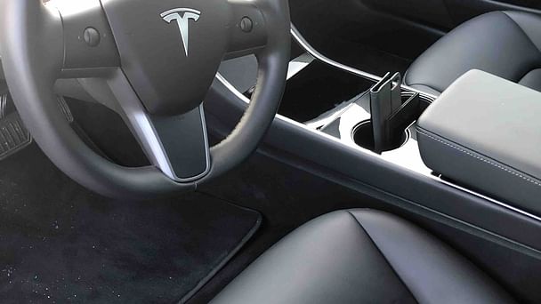 Tesla Model 3 med GPS
