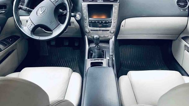 Lexus IS med Lydinngang