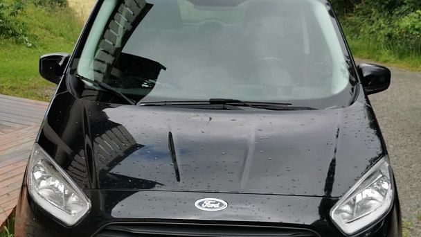 Ford Transit Courier Fourgon med Vinterdekk