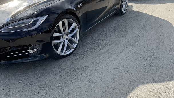 Tesla Model S med Vinterdekk