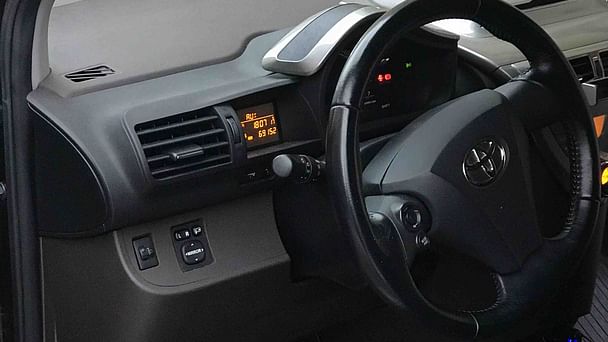 Toyota Iq - perfekt liten bil til både byen og helgetur med Lydinngang
