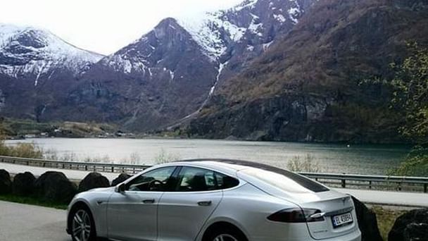 Tesla Model S med Sykkelstativ