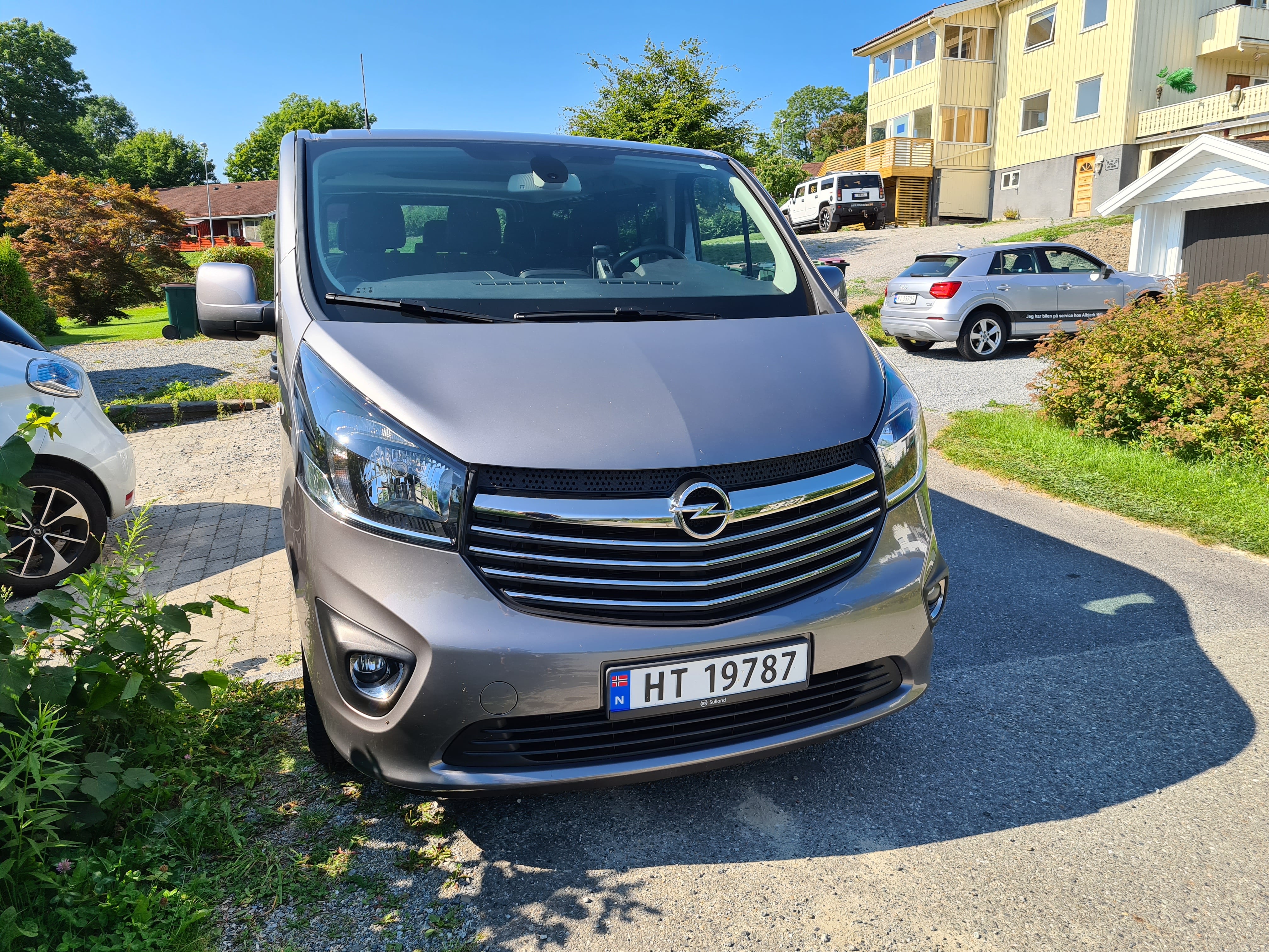 Opel Vivaro Minibuss med Ryggekamera