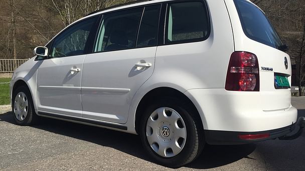 Volkswagen Touran med Skistativ