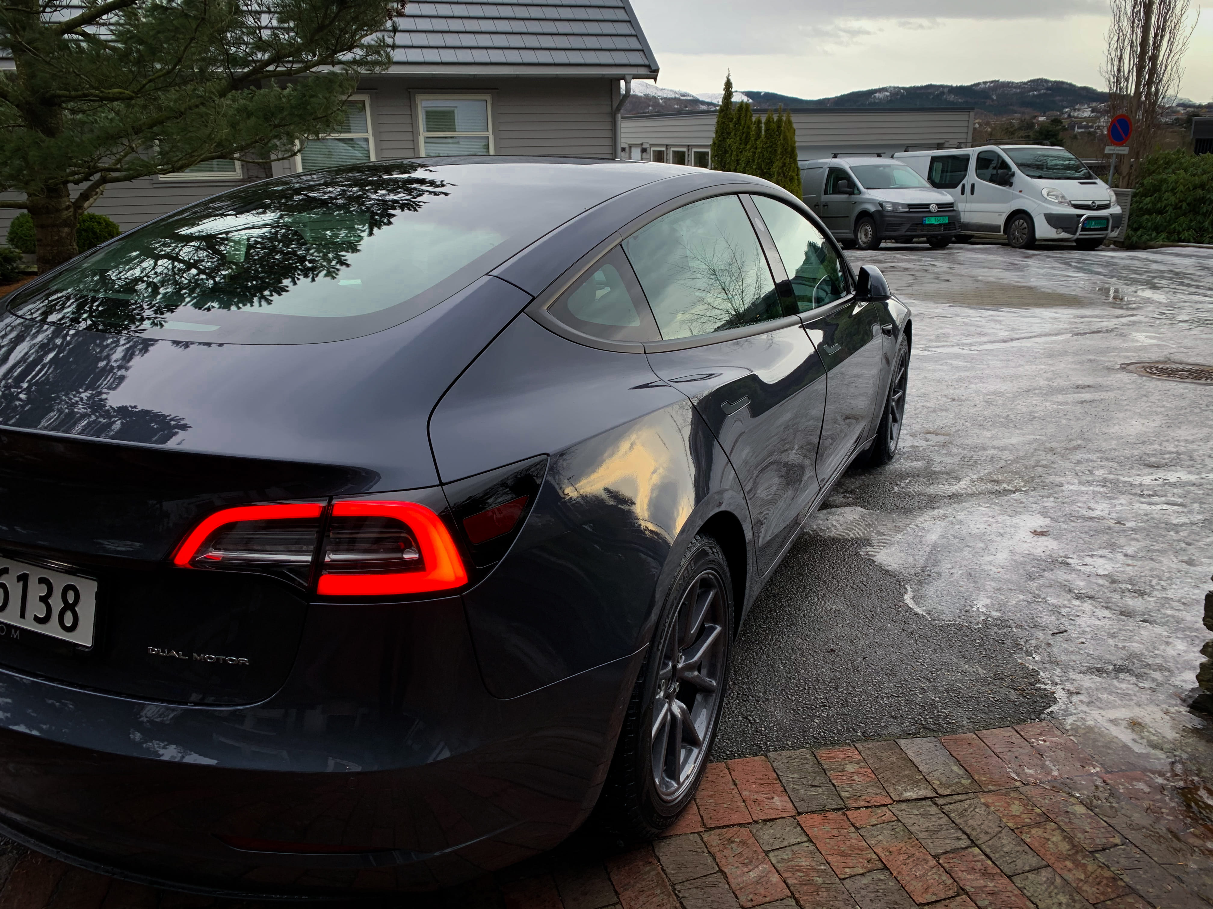 Tesla Model 3 Long Range AWD med Lydinngang