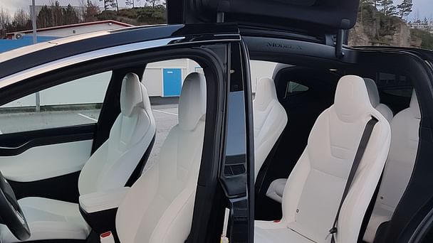 Tesla Model X med GPS