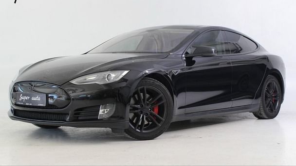 Tesla Model S med Vinterdekk