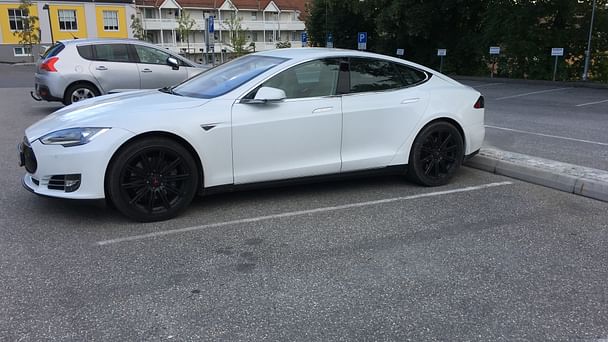 Tesla Model S med GPS