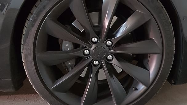 Tesla Model S med Lydinngang