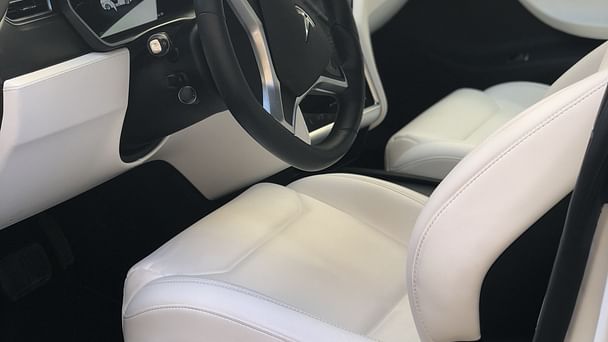 Tesla Model S med GPS
