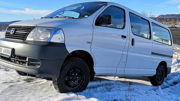 Toyota Hiace Utilitaire med Skistativ