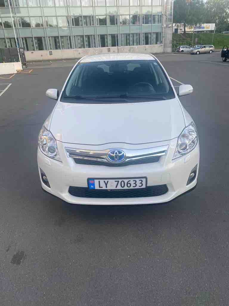 Toyota Auris, 2011, Blyfri 95 / Electric (hybrid), automatic
