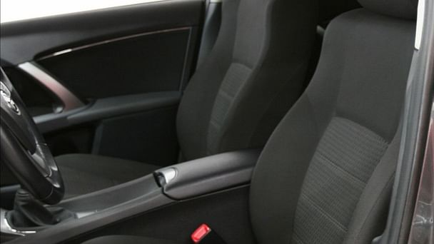 Toyota Avensis SW med Babysete