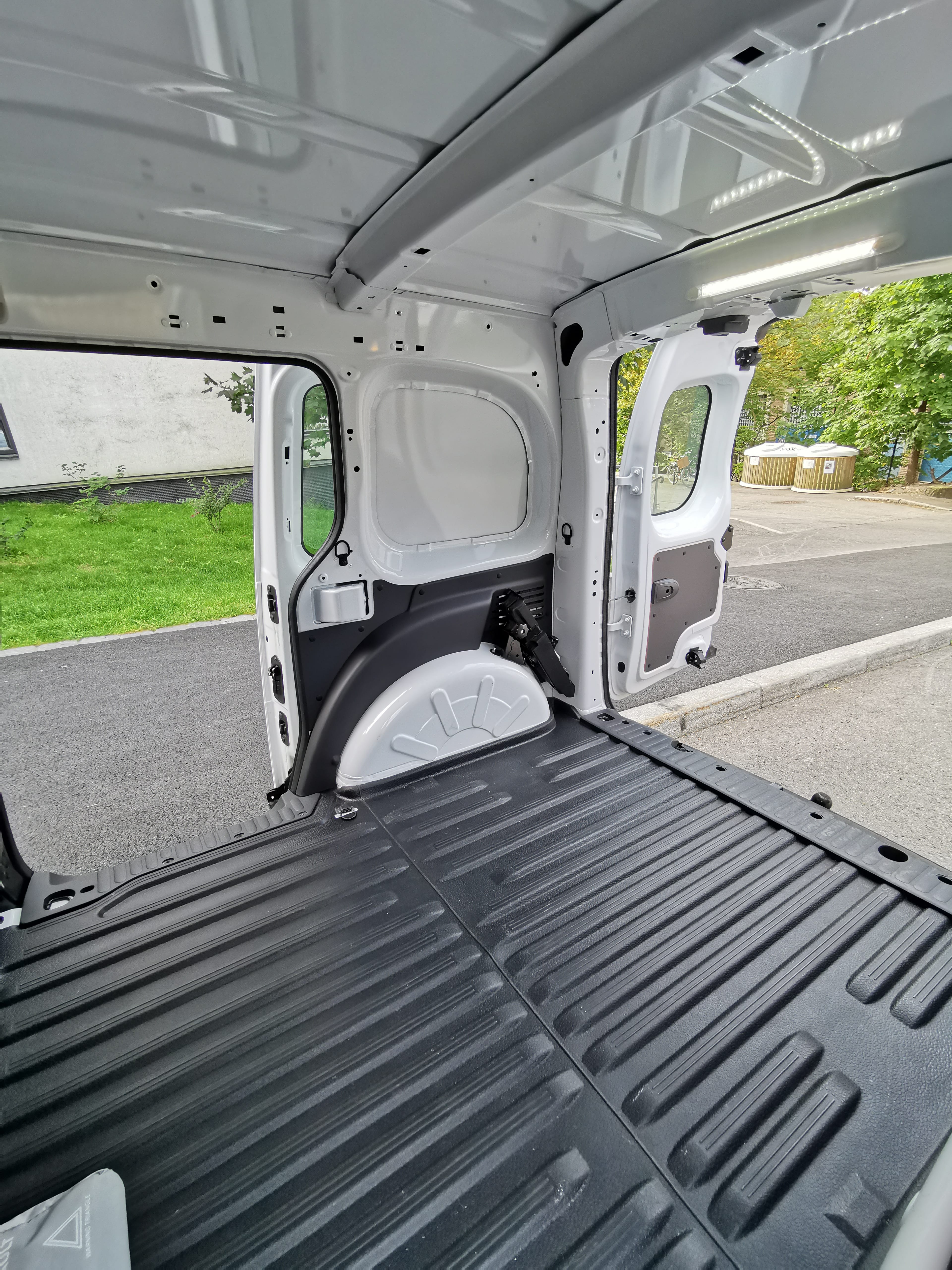 Renault Kangoo Express ZE med Vinterdekk