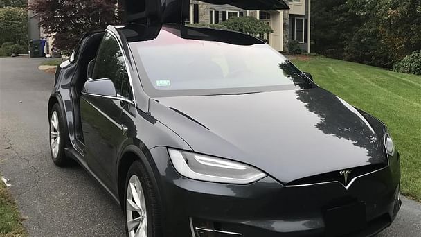 Tesla Model X med GPS