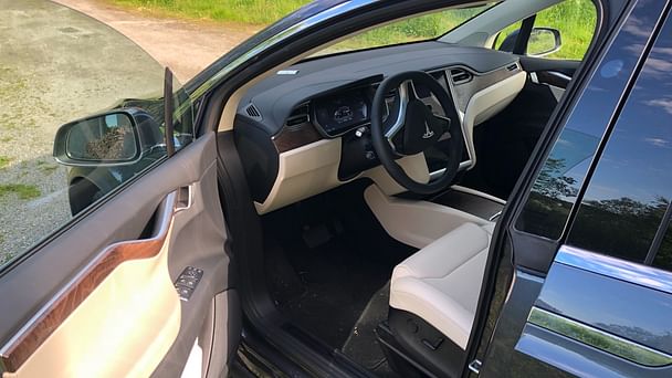 Tesla Model X med GPS