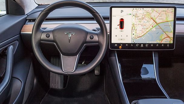 Tesla Model 3 med GPS