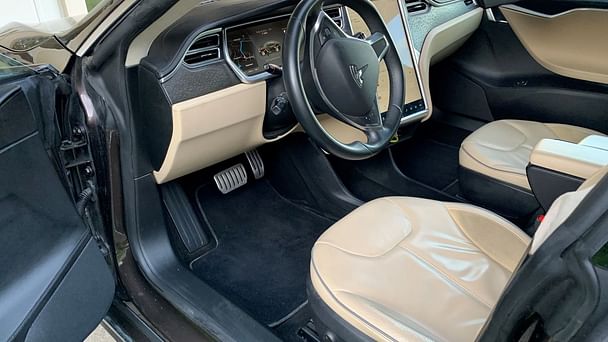 Tesla Model S med GPS