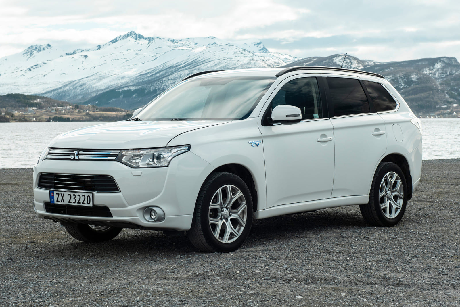 Mitsubishi Outlander Hybrid, 2017, Blyfri 95, automatisch
