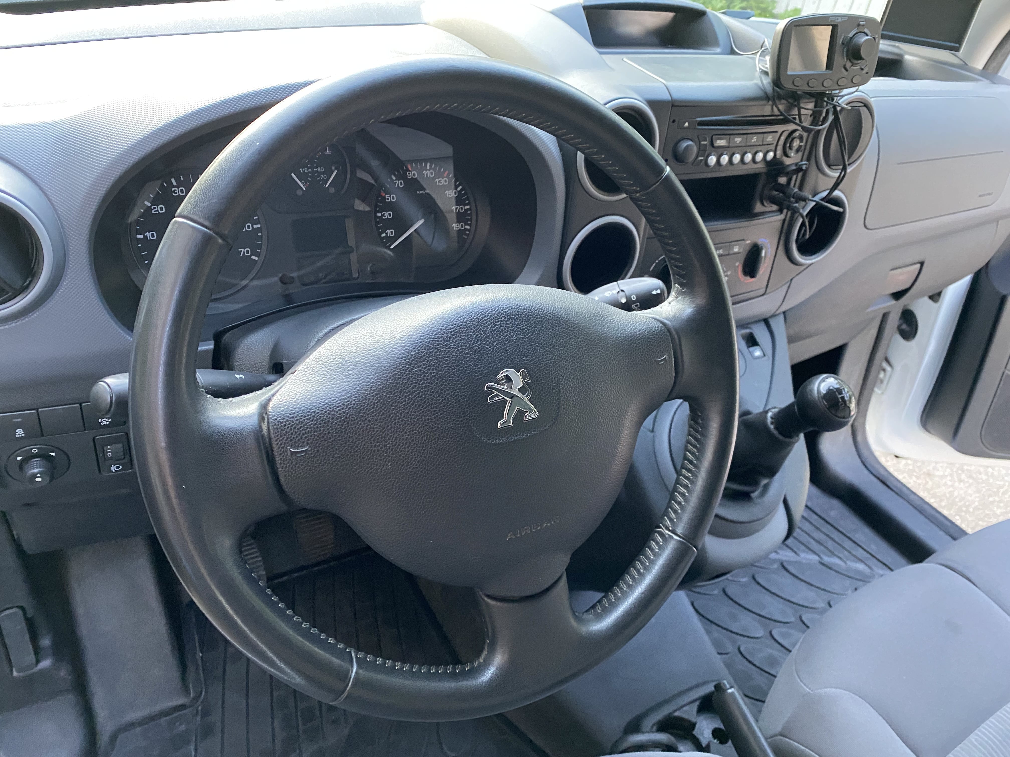 Peugeot Partner lettkjørt, ryggekamera, DAB, vinterdekk, tilhengerfeste, takstativ, godt vedlikeholdt with Hitch