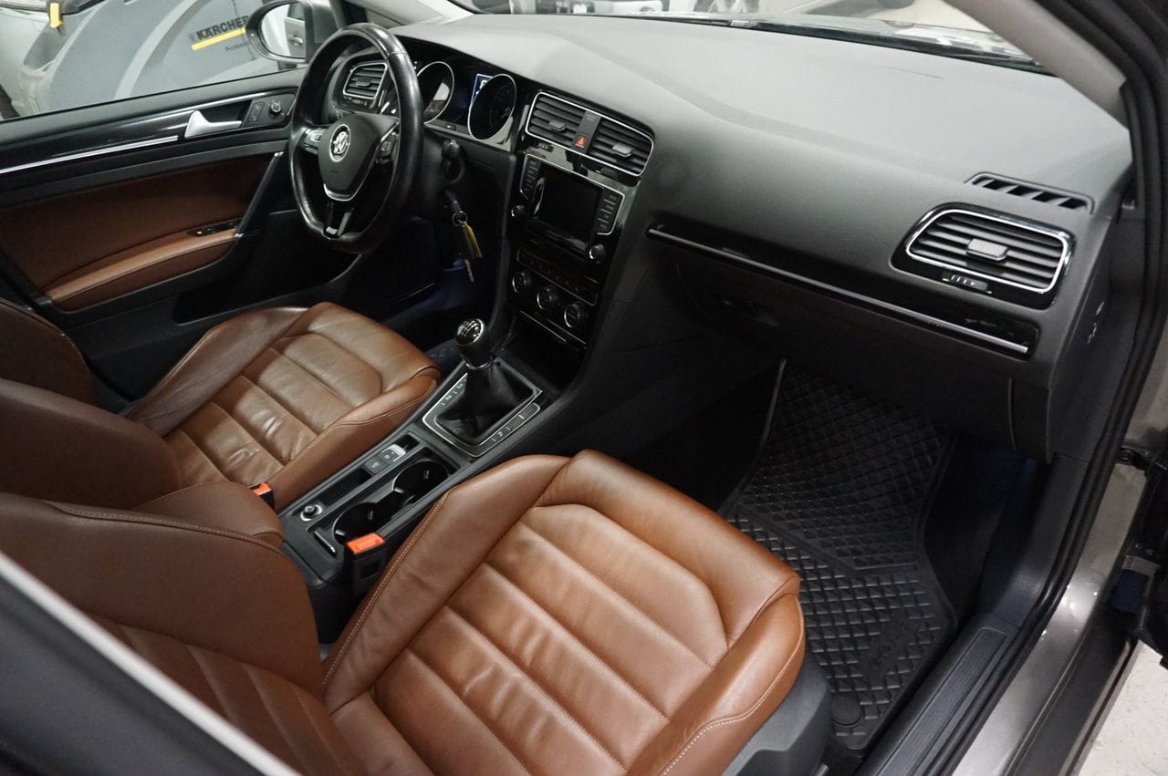 Volkswagen Golf Kombi Highline 2.0 tdi 4motion med Vinterdekk
