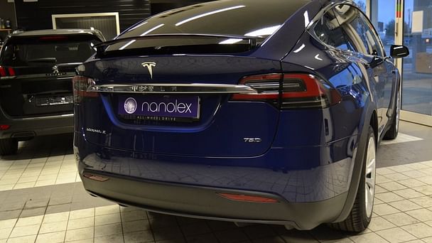 Tesla Model X med GPS