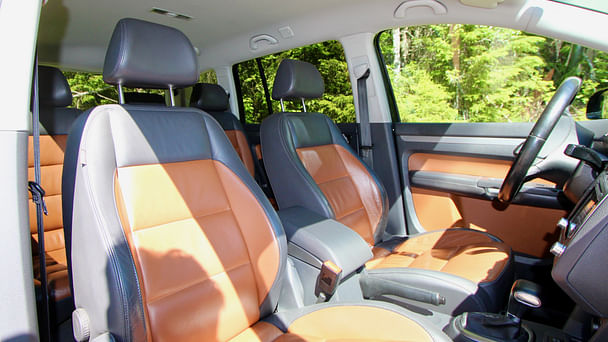 Volkswagen Touran med Skistativ