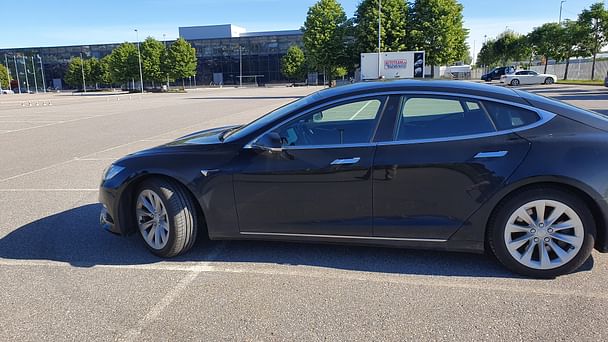 Tesla Model S med GPS