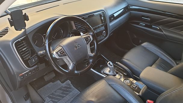 Mitsubishi Outlander 4x4 Plug-In Hybrid med Skiboks