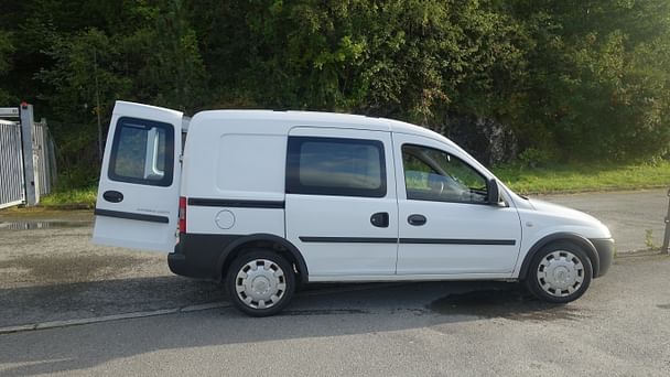 Opel Combo, 2011, Diesel / Elektrisk (hybrid)