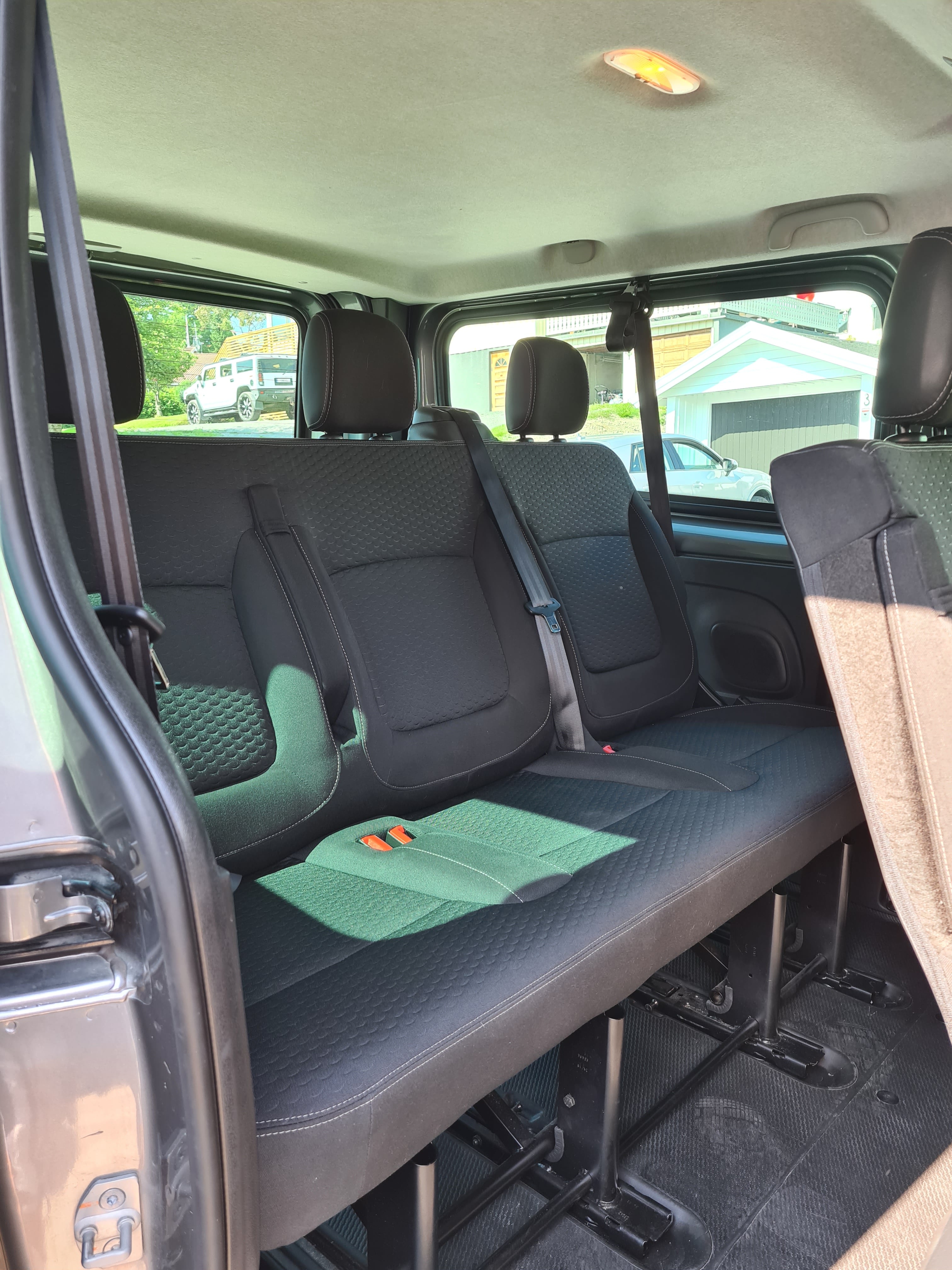 Opel Vivaro Minibuss med Vinterdekk