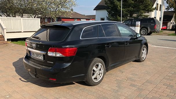 Toyota Avensis med Babysete