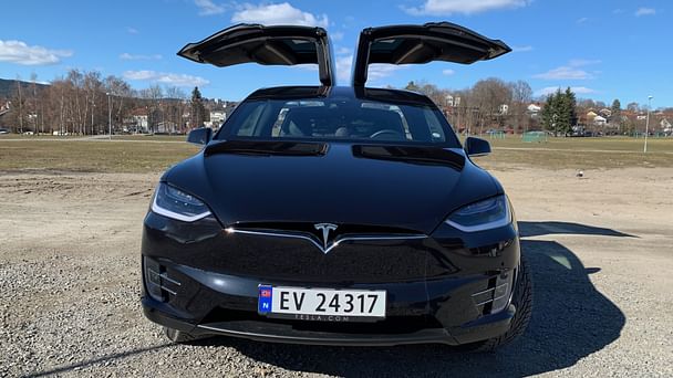 Tesla Model X med Lydinngang