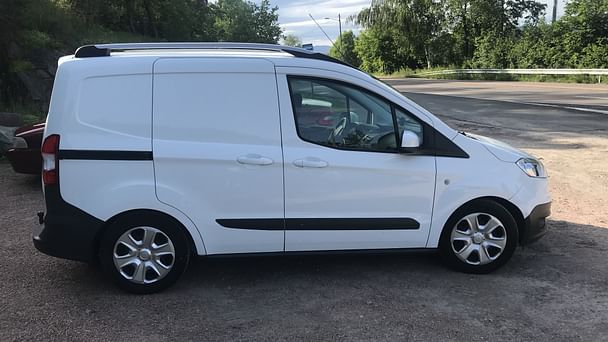 Ford Transit Courier Varebil med Lydinngang